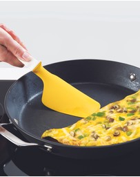 Joseph Joseph - Elevate™ Egg Spatula with Integrated Tool Rest