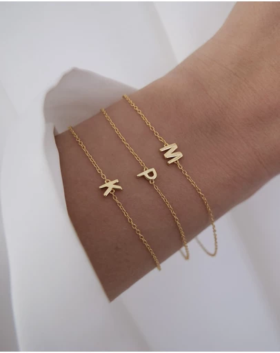 The Silver Collective - Petite A-Z Letter Bracelet Gold - M