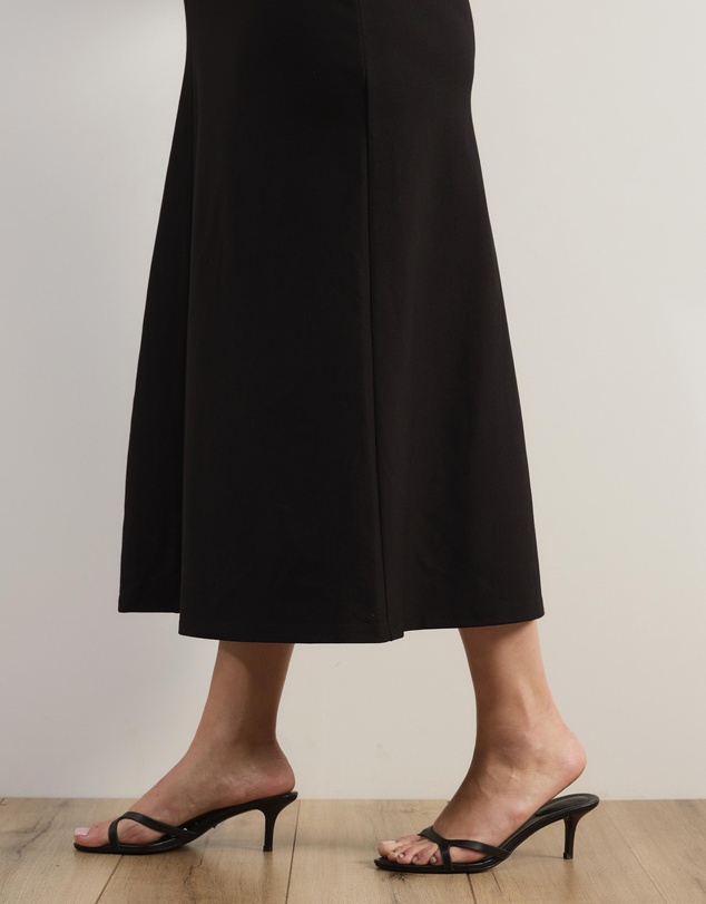 Atmos&Here Curvy - Freya V-Neck Ponte Midi Dress