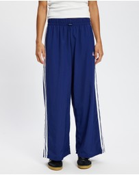 adidas Sportswear - Essentials 3-Stripes Lifestyle Woven Parachute Pants