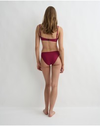 BONDI BORN - Anja Bikini Top - Mulberry (Sculpteur®)