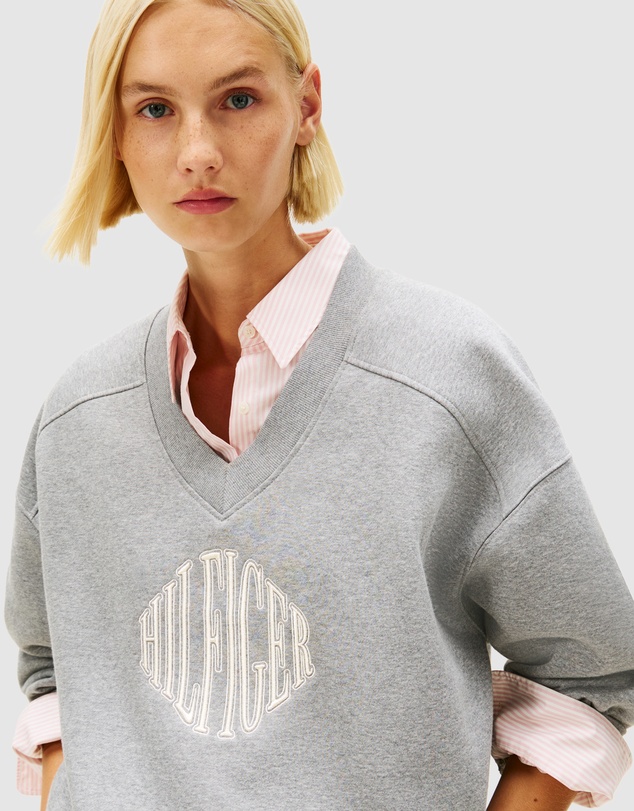 Tommy Hilfiger - Flex Fleece Logo Embroidery V-Neck Sweatshirt