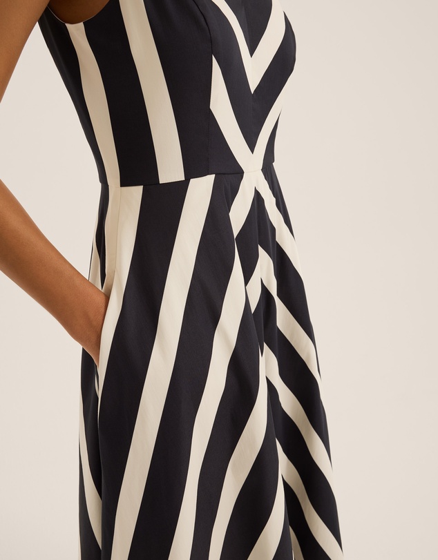 Review - Umbrella Chevron Midi Dress