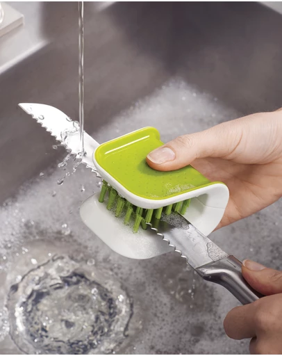 Joseph Joseph - BladeBrush™ Cutlery Cleaning Brush