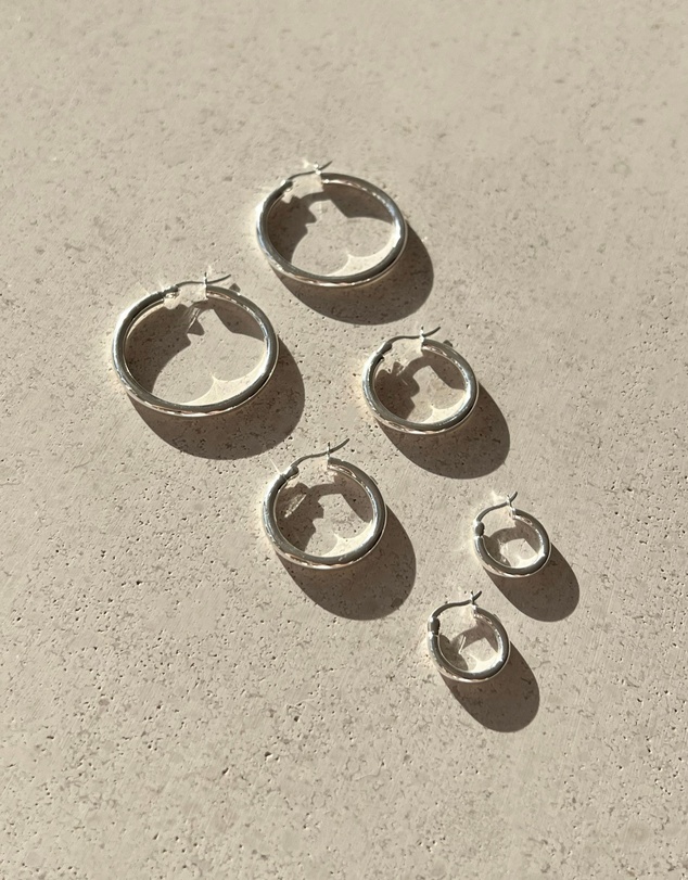 SAINT VALENTINE - Classic Hoops Medium - Silver