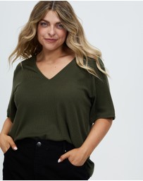Atmos&Here Curvy - Sasha Waffle V-Neck Tee