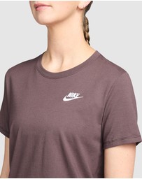 Nike - Sportswear Club Essentials T-Shirt