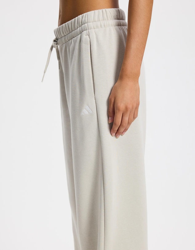 adidas Sportswear - Essentials Small Logo Feel Cozy Open-Hem Pants