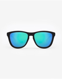 Hawkers Co - HAWKERS - Polarized Carbon Black Emerald ONE Sunglasses for Men and Women UV400