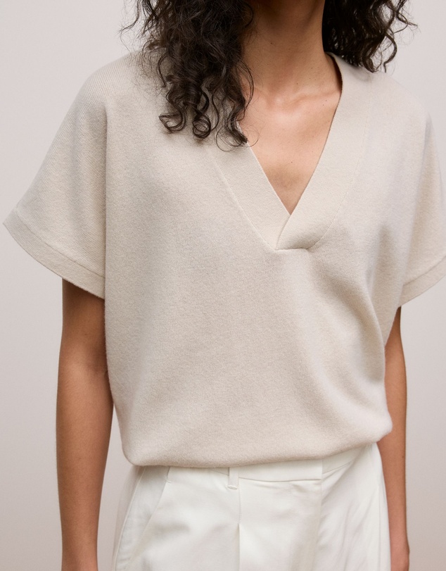 Trenery - Merino Cashmere Relaxed V Neck Knit in Stone
