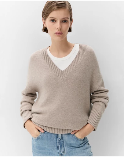UNISON - Relaxed V Neck Knit