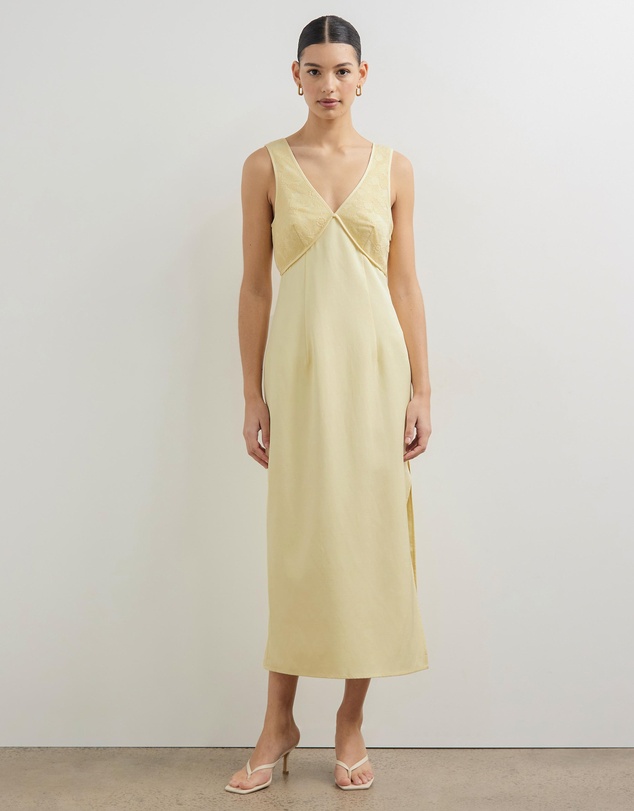 Minima Esenciales - Elenor Embroidered V Neck Midi Dress