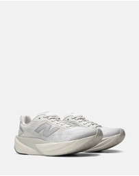 New Balance - FuelCell Rebel v5 (Wide Fit) - Women's
