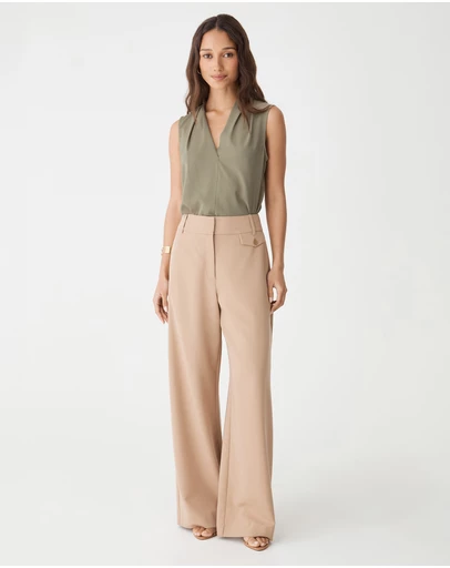 Forcast - Alivia 2 V-Neck Top