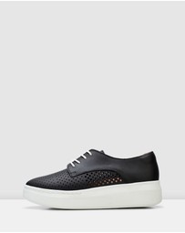 Rollie - Derby City Punch Shoe