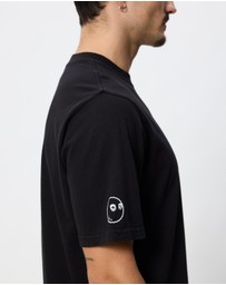 Malbon - Icons Bermuda Script Tee - ICONIC EXCLUSIVE