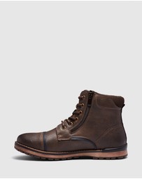 Uncut - Marlboro Boots