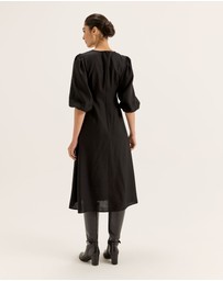 Review - Raphaela Dress