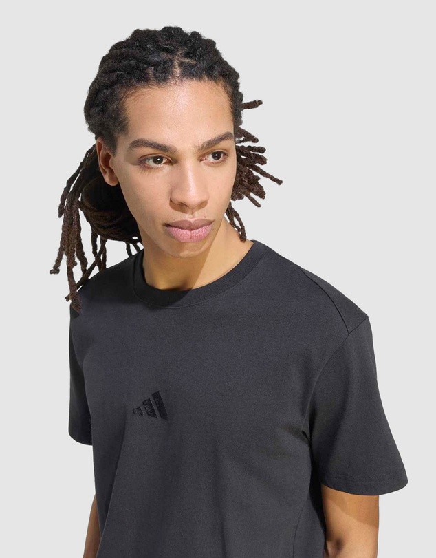 adidas Sportswear - Kit Small Logo T-Shirt