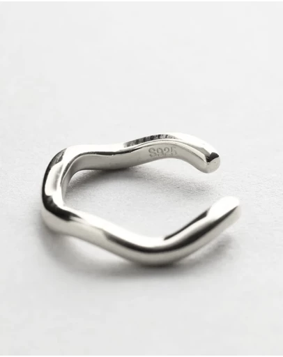 SAINT VALENTINE - Vera Wave Ear Cuff - Silver