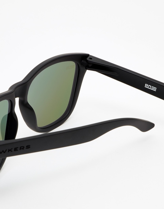 Hawkers Co - HAWKERS - Polarized Carbon Black Emerald ONE Sunglasses for Men and Women UV400