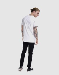 DVNT - Deluxe Tee