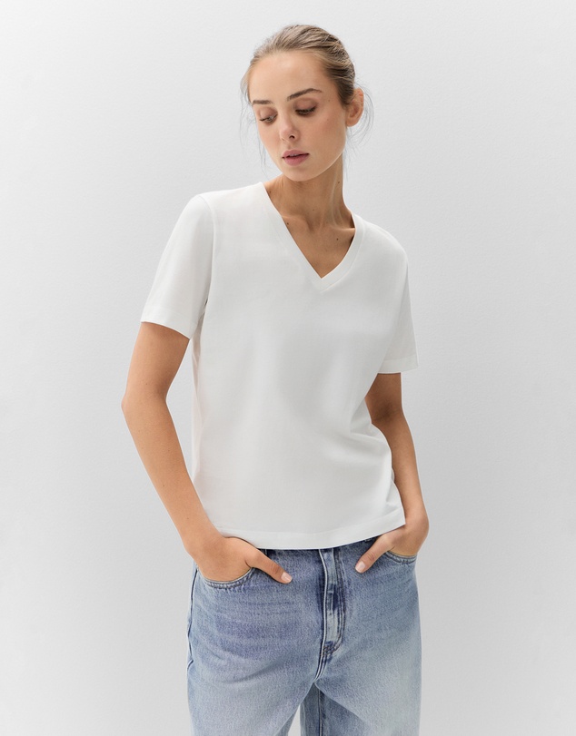 UNISON - The Classic V Neck Tee