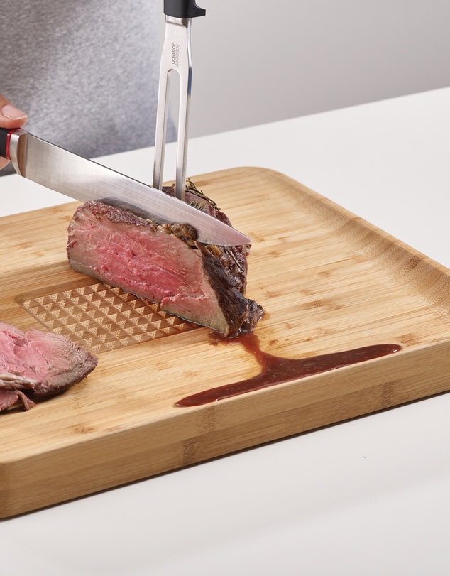 Joseph Joseph - Cut&Carve™ Bamboo Chopping Board
