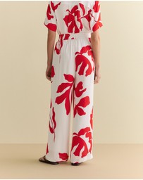 Trenery - Shadow Palm Draped Pull On Pant in Ivory