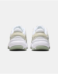 Nike - AL8 - Women's