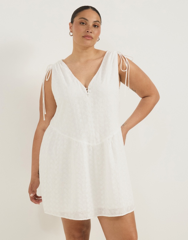 Atmos&Here Curvy - Lola Sleeveless Broderie Mini Dress