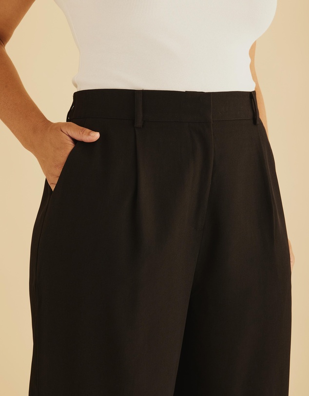 Atmos&Here Curvy - Freida Tailored Pants