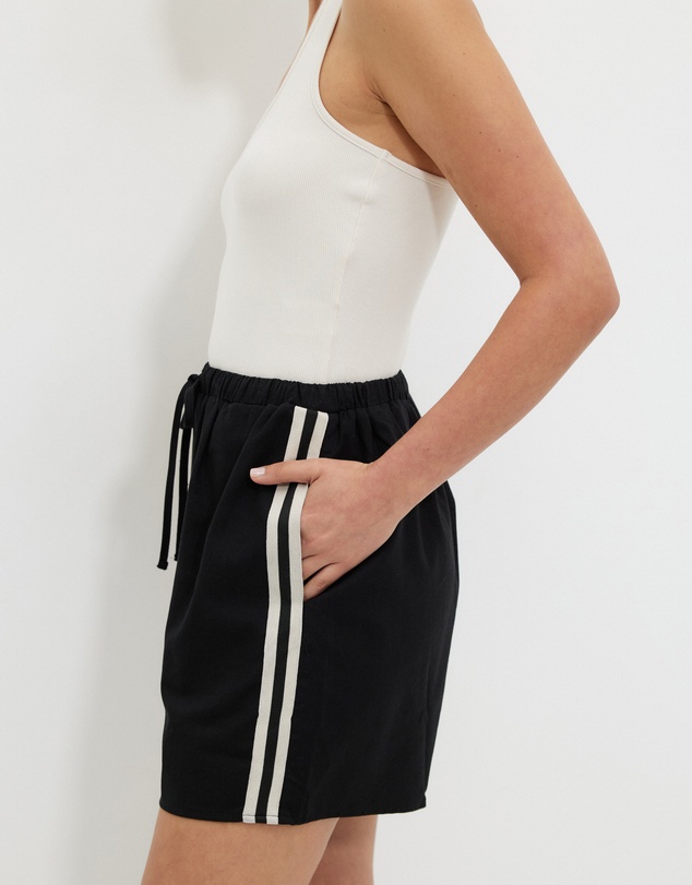 Calli - Relaxed Stripe Detail Shorts