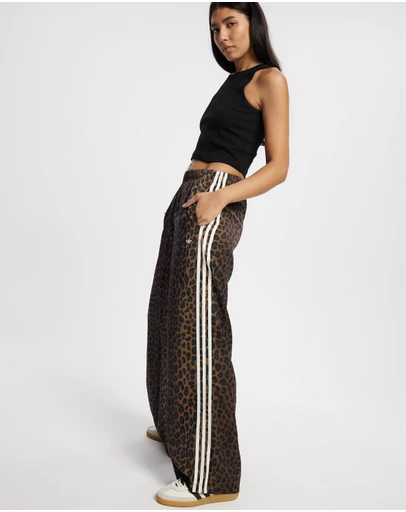 adidas Originals - Originals Wide Leg Satin Pants in Leopard