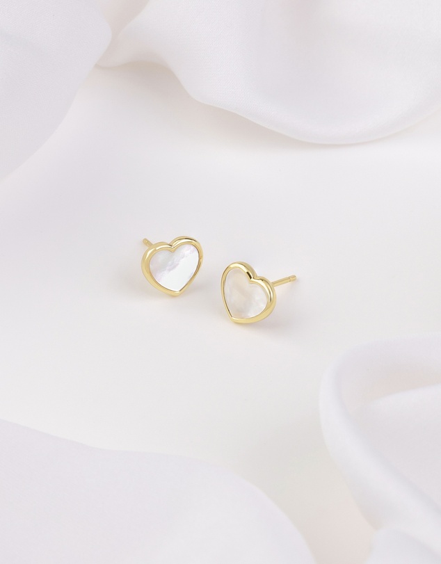 Wanderlust + Co - Heart Pearl & Gold Stud Earrings