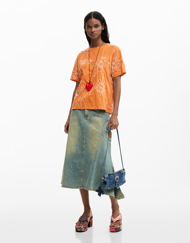 Desigual - T-shirt with embroidered flowers