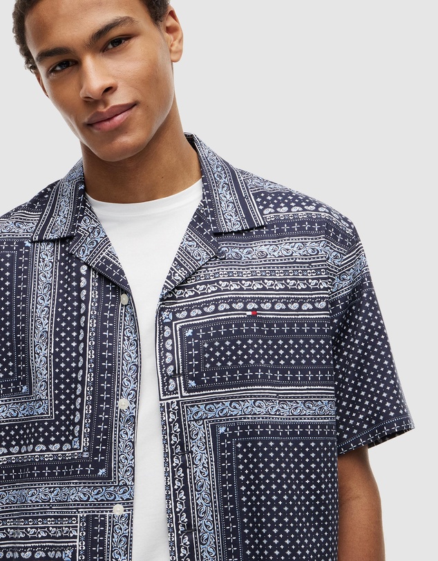 Tommy Hilfiger - Relaxed Fit Bandana Print Short Sleeve Shirt