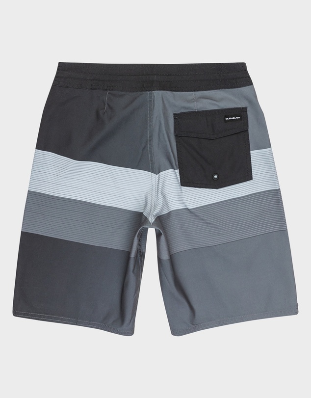 Quiksilver - Boys 8 to 16 Everyday 17