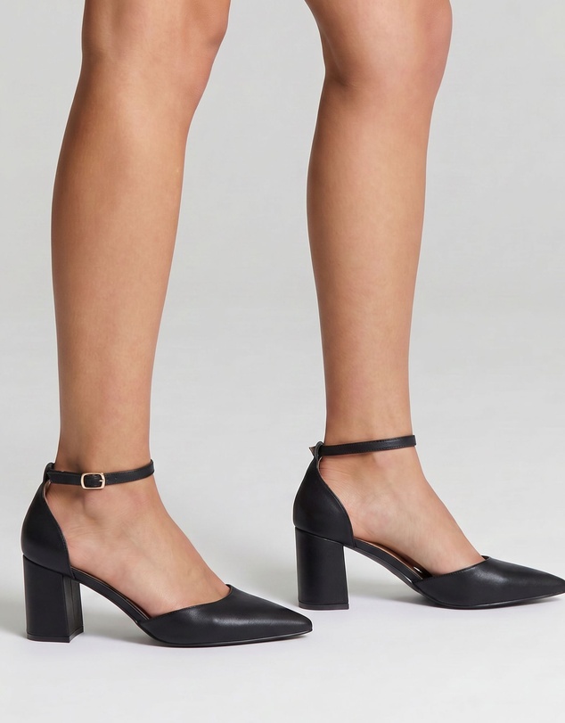 Verali - Eli Closed Toe Block Heels