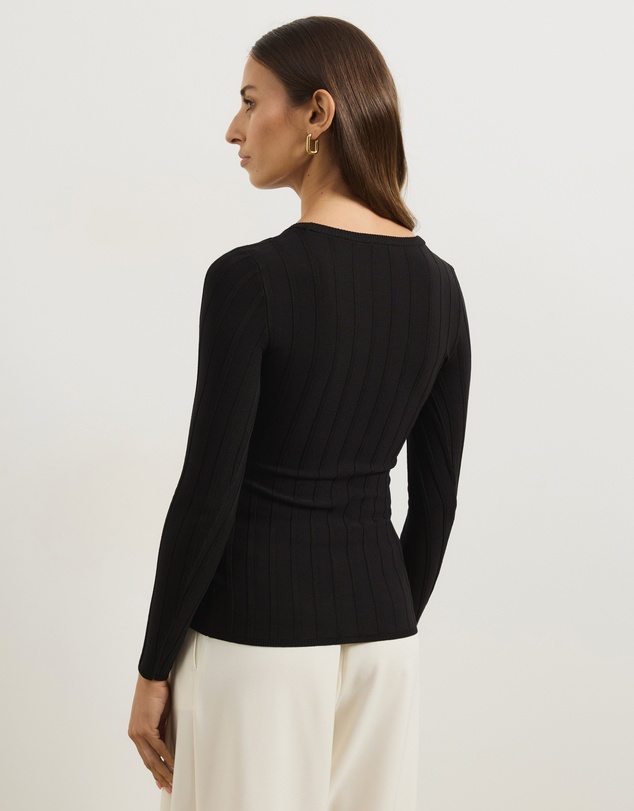 Atmos&Here - Mina V-Neck Knitted Top