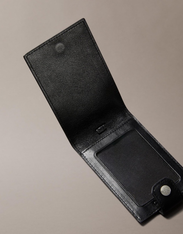 Calvin Klein - Passport Case with Luggage Tag