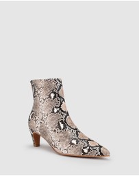 Chaos & Harmony - Nightfall Boot
