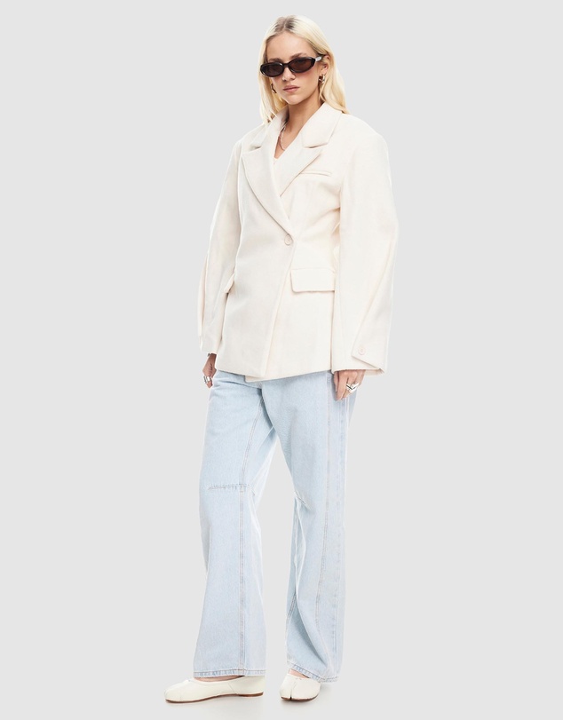 Lioness - Heart Shaped Coat - ICONIC EXCLUSIVE
