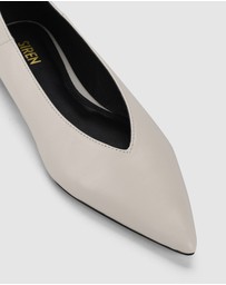 Siren - Locke Flat Pumps