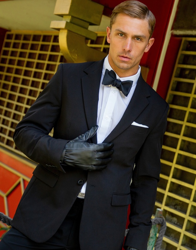 DENTS - Unlined Leather Driving Gloves worn by Daniel Craig in Black