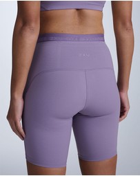 2XU - Form Stash Hi-Rise 6 Inch Compression Shorts with Pockets
