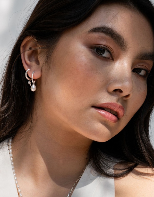 Dower & Hall - Women's Timeless Oval Pearl Charm Hoops In Sterling Silver