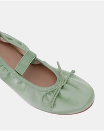 Miss Sofie - Medina Flats