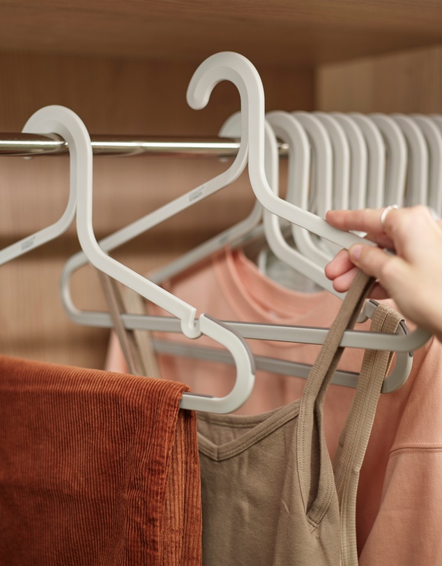 Joseph Joseph - Orderly™ Set of 5 Anti-Tangle Clothes Hangers