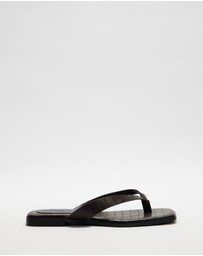 Atmos&Here - Capri Textured Square Toe Leather Thong Sandals